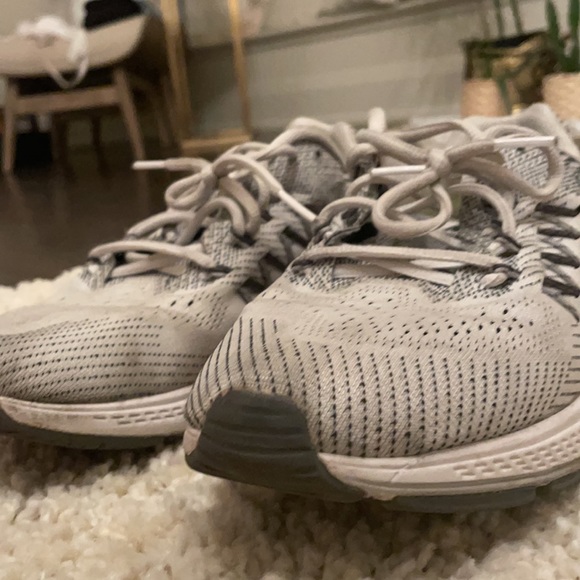 Nike Zoom’s size 10.5 - Picture 3 of 4